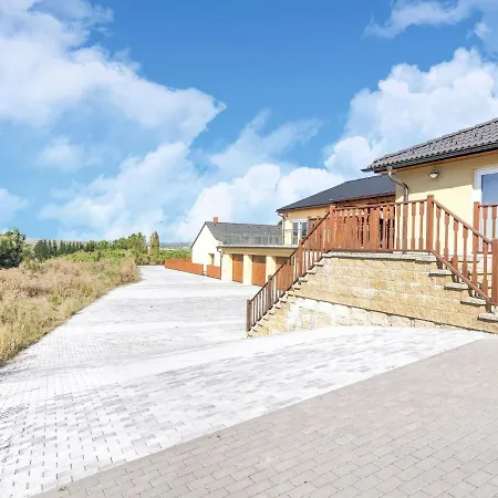 Semesterbostad Luxurious Holiday In Babice With Swimming Pool *